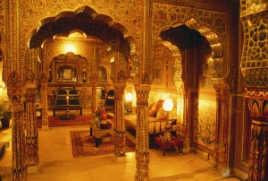 SAMODE HAVELI Sheesh mahal suite  Jaipur